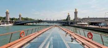 エッフェル塔出発クルーズ