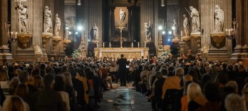 Großes Konzert traditioneller Weihnachtslieder