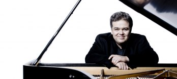 Аркадий Володос, фортепиано