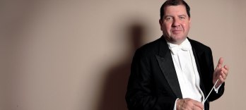 Ivor Bolton dirigiert Brahms