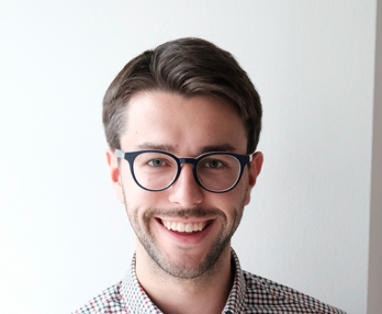 プラハの春デビュー