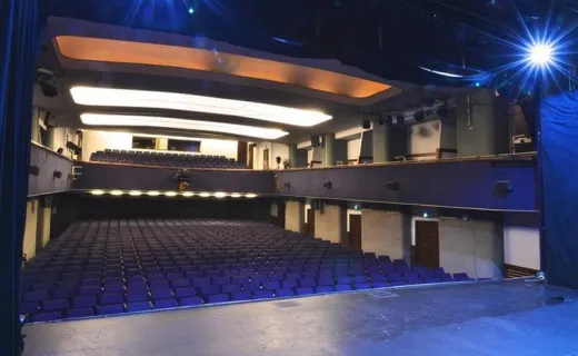 Teatro Broadway - WOW Teatro Luce Nera